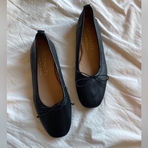 Coconuts by Matisse / black leather ballet flats
